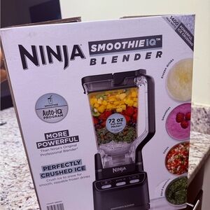 Ninja SmoothieIQ Blender with Black and Silver Accents
